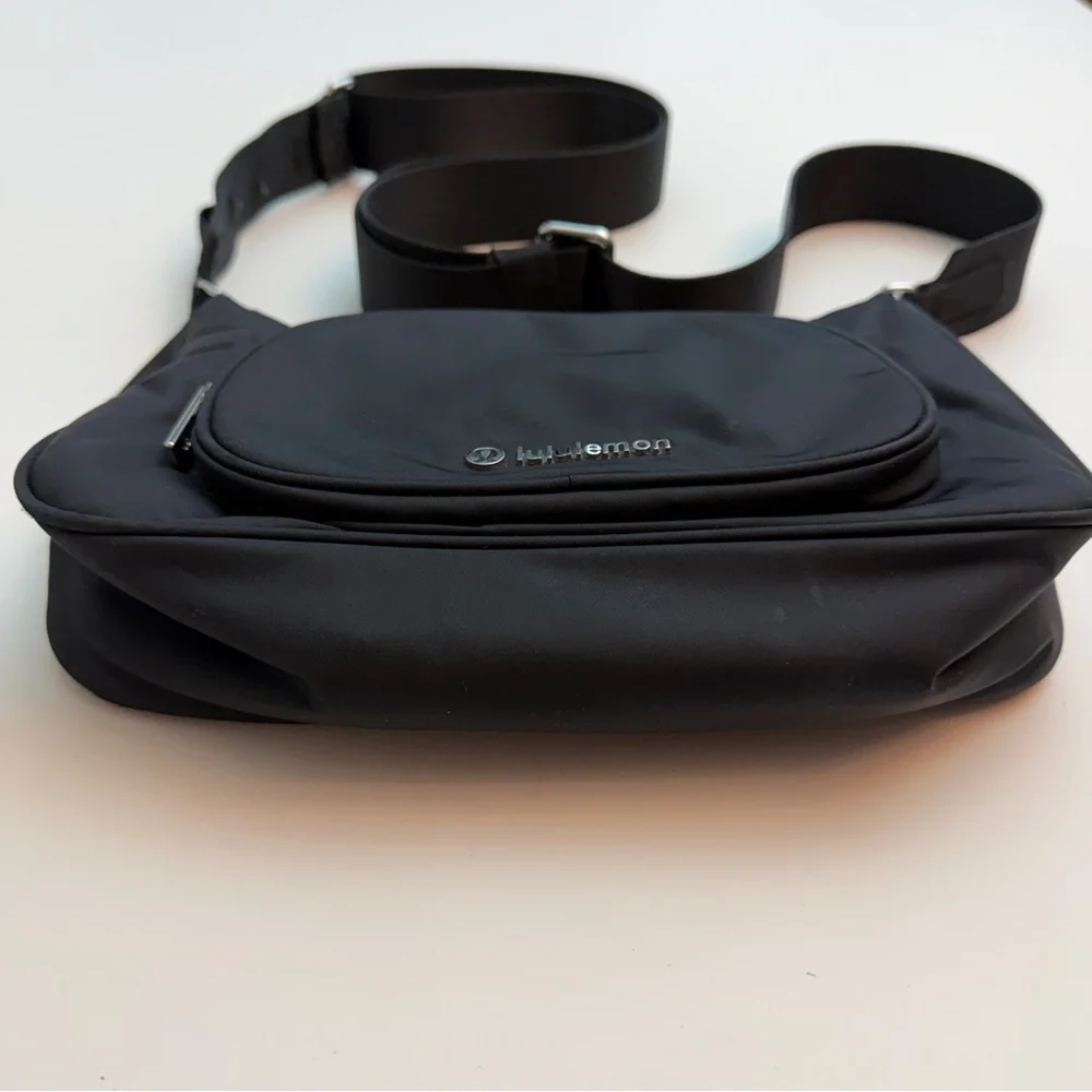 lululemon Crossbody Bag - Picture 3 of 5